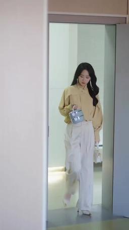 渣男劈腿:閃婚服務員是大佬 episode 26