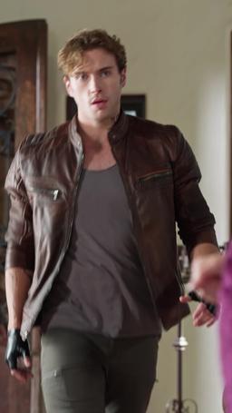 Ratu Serigala Bangkit dari Abu episode 8