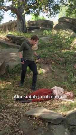 Ratu Serigala Bangkit dari Abu trailer