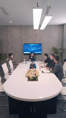 都破產了誰還追校花啊 episode 25
