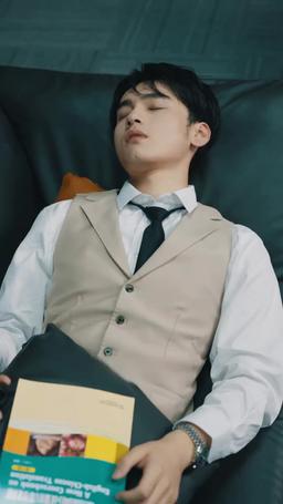 破產後我成了死對頭的秘書 episode 40