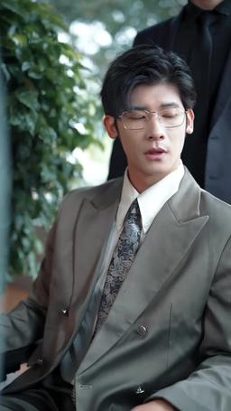 殘疾大佬掐腰吻 episode 2
