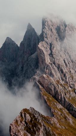 Takdirku Terikat Musuh Serigala episode 1