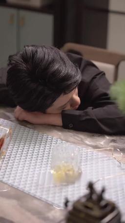 網戀奔現後被總裁掐腰寵 episode 60