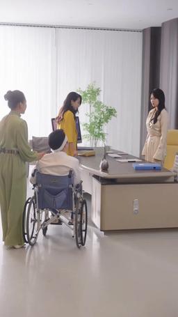 渣男劈腿:閃婚服務員是大佬 episode 30