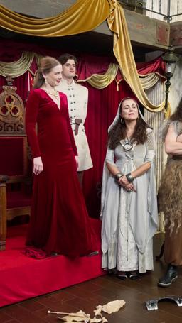 Ratu Serigala Bangkit dari Abu episode 61