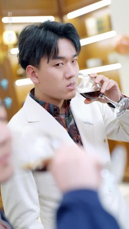 被讀心的我成了團寵少爺（原名：偷聽真少爺心聲三個姐姐追著寵） episode 8
