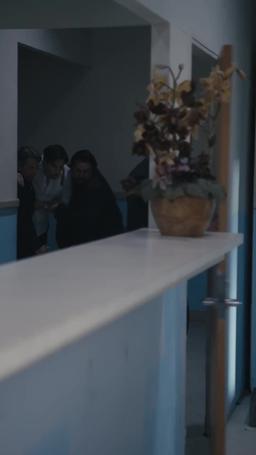 O Príncipe Quebrantou Meu Coração em Meio à Guerra trailer