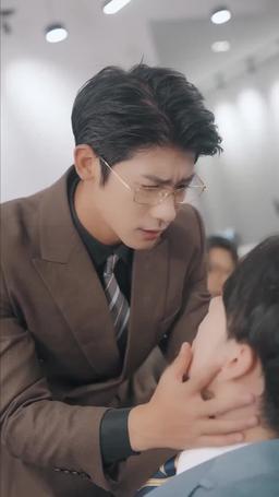 破產後我成了死對頭的秘書 episode 66