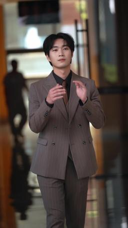 甩掉渣男後我被三個哥哥寵上天 episode 23