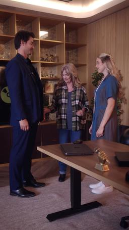 Daisy Tucker dan Pria Kota episode 16