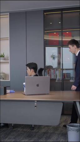 網戀奔現後被總裁掐腰寵 episode 8