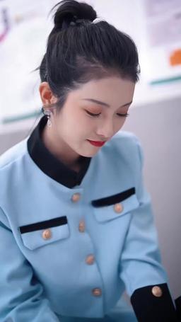 殘疾大佬掐腰吻 episode 25