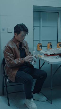 都破產了誰還追校花啊 episode 16