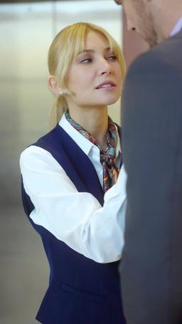 Após o Divórcio, Minha Ex-Esposa Virou uma Bilionária episode 9