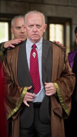 Ratu Serigala Bangkit dari Abu episode 64